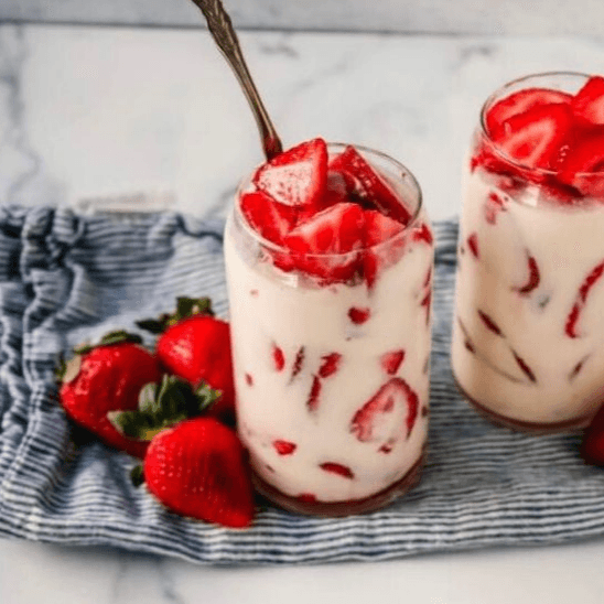 Fresas con crema vaso (12 Oz). Grandes