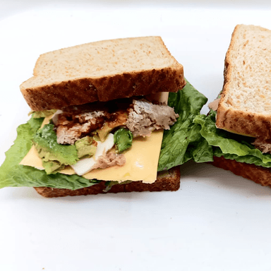 Sandwich de atún.