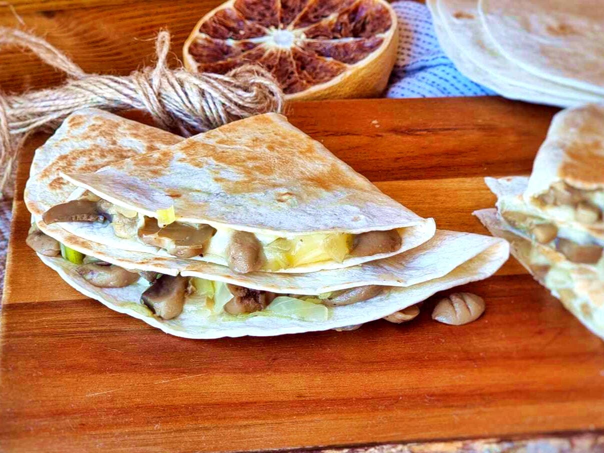 LAS QUESADILLAS