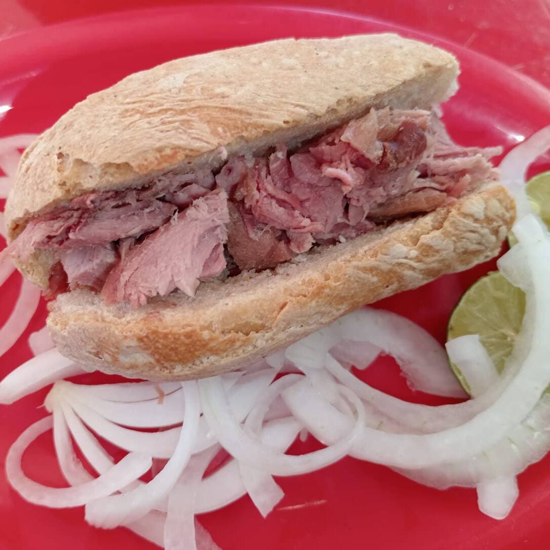 Torta Mini de carnitas