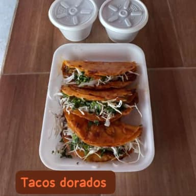 3 Quesatacos + Agua del Dia + Consome Gratis