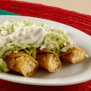 Tacos dorados 4 pzas flautas de arrachera