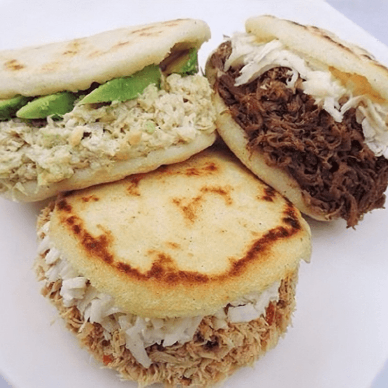 Arepas Asada de Pollo y Mozarella
