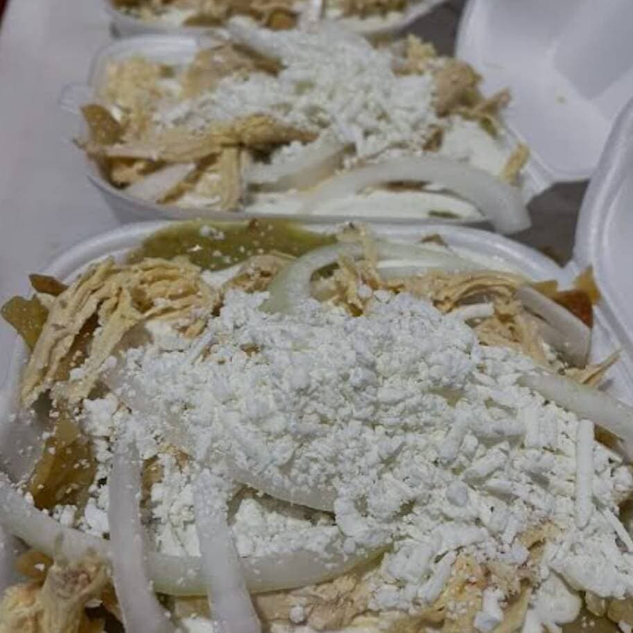 Chilaquiles con Queso + Refresco 400 Ml