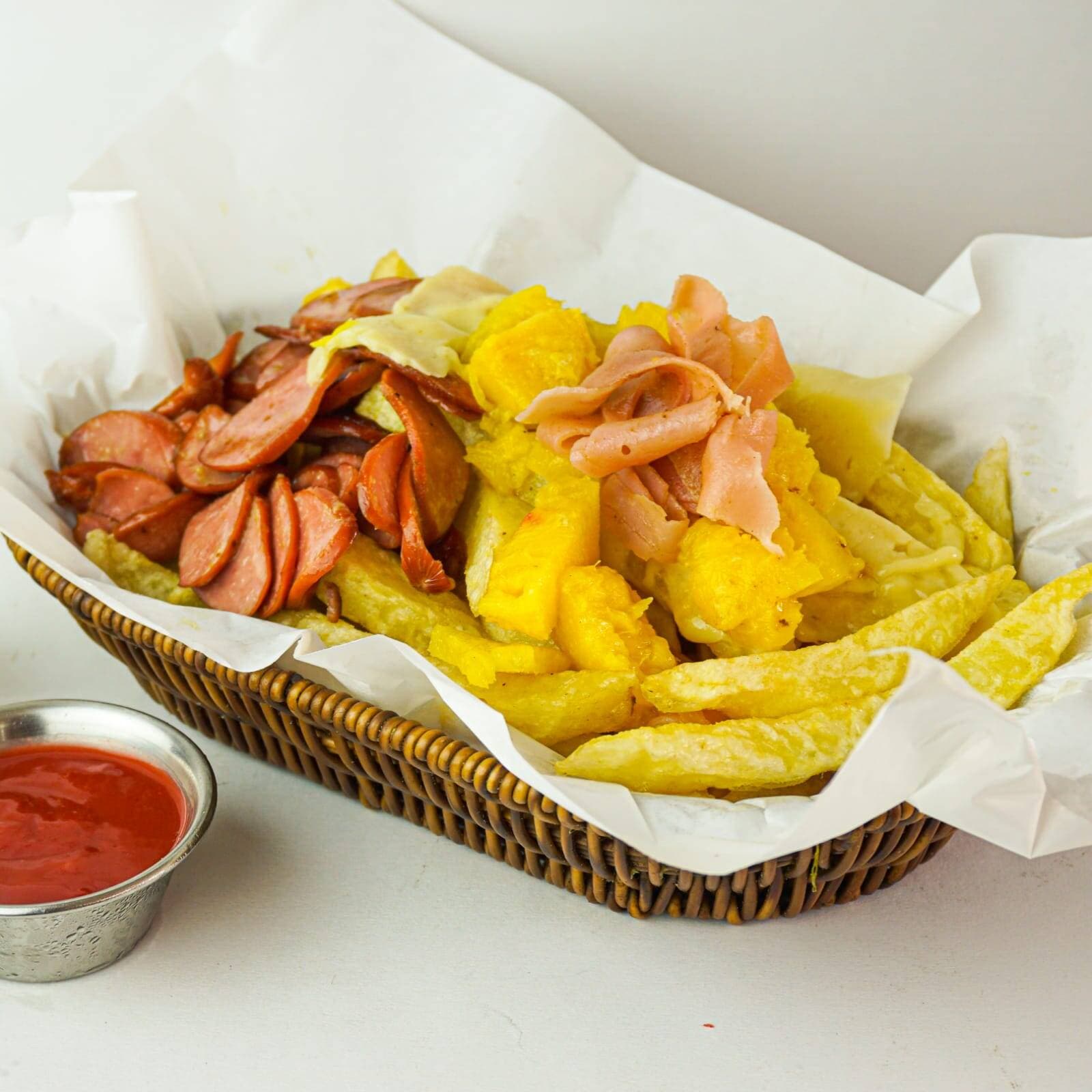 Salchipapas Hawaianas