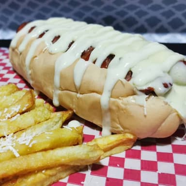 Perro Suizo Gratinado & Papas Fritas