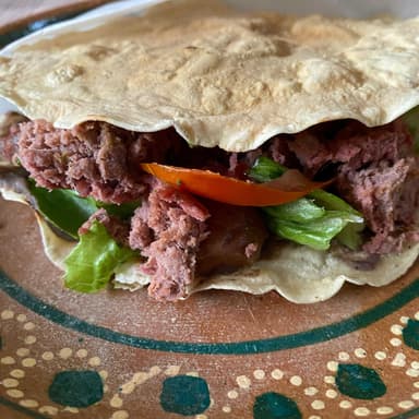 Tostada de Salchicha Ejuteca
