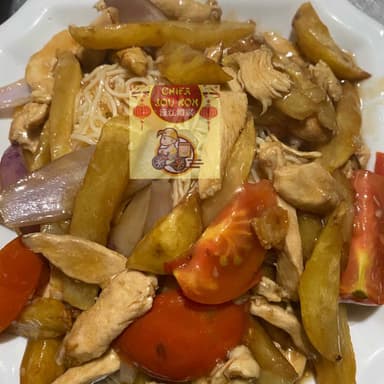 Lomo Saltado de Pollo con Tallarín