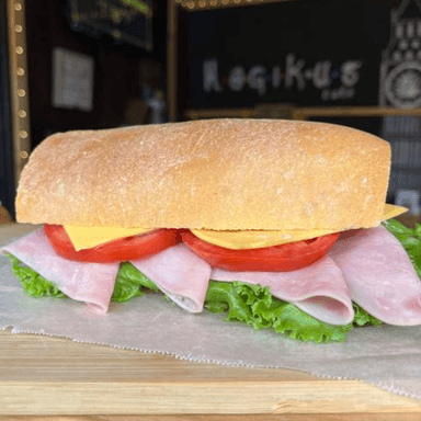 ¡Combo irresistible: 2 sándwiches de jamón y queso