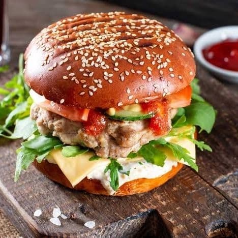 CHICKEN BURGER MEXICANA   🐔   🥚   $130  A  $110