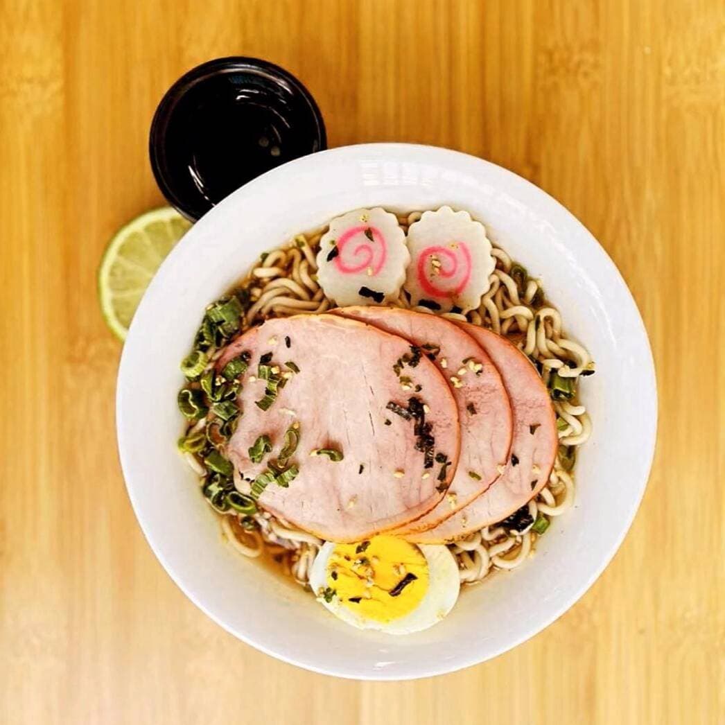 Ramen con Lomo Canadiense