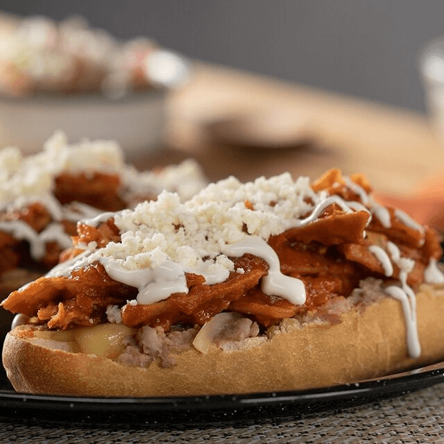 Molletes MR Lunch (con Chilaquiles)
