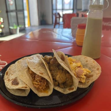 Taco de Maiz de Queso con Rajas
