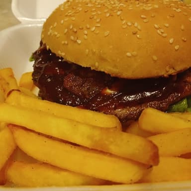 HAMBURGUESA BBQ + PAPAS