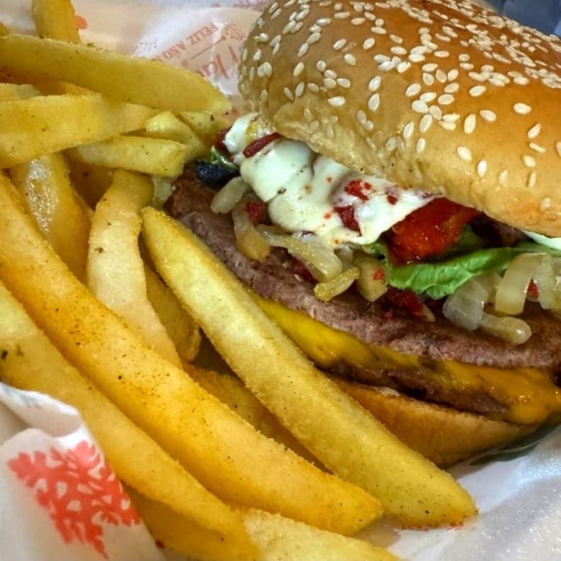 HAMBRGESSA CON PAPAS
