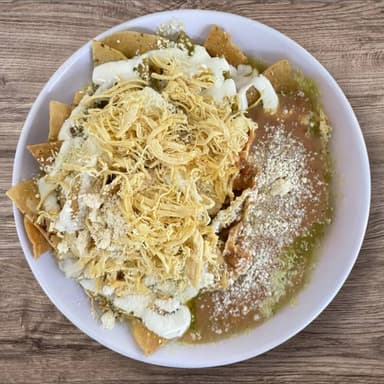 CHILAQUILES CON POLLO