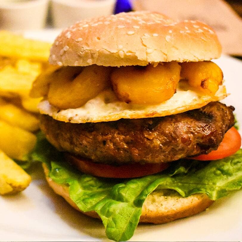 Hamburguesa a Lo Pobre Amarilla