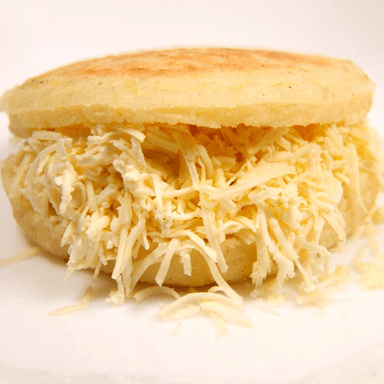 Arepa con Queso Amarillo Rayado