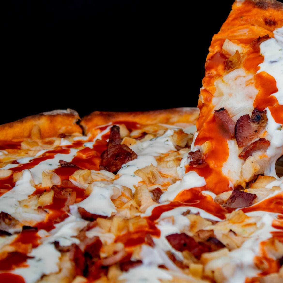 Pizza Chicken Bacon Buffalo Familiar