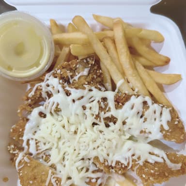 CHULETA EMPANIZADO CON PAPA Y QUESO MOZARELLA