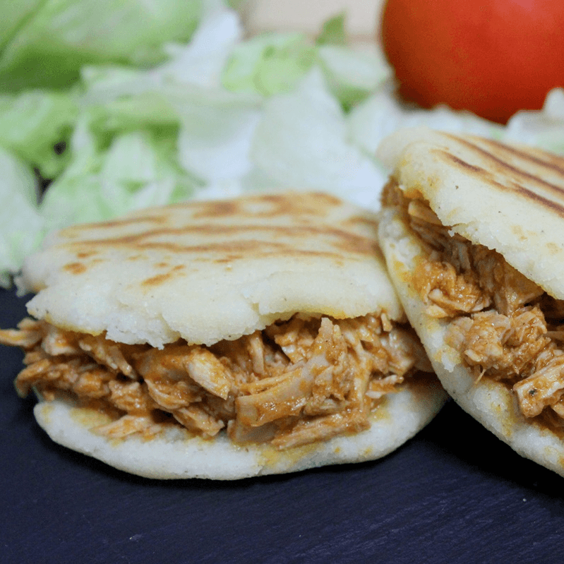 Arepa Rellena de Pollo y Queso
