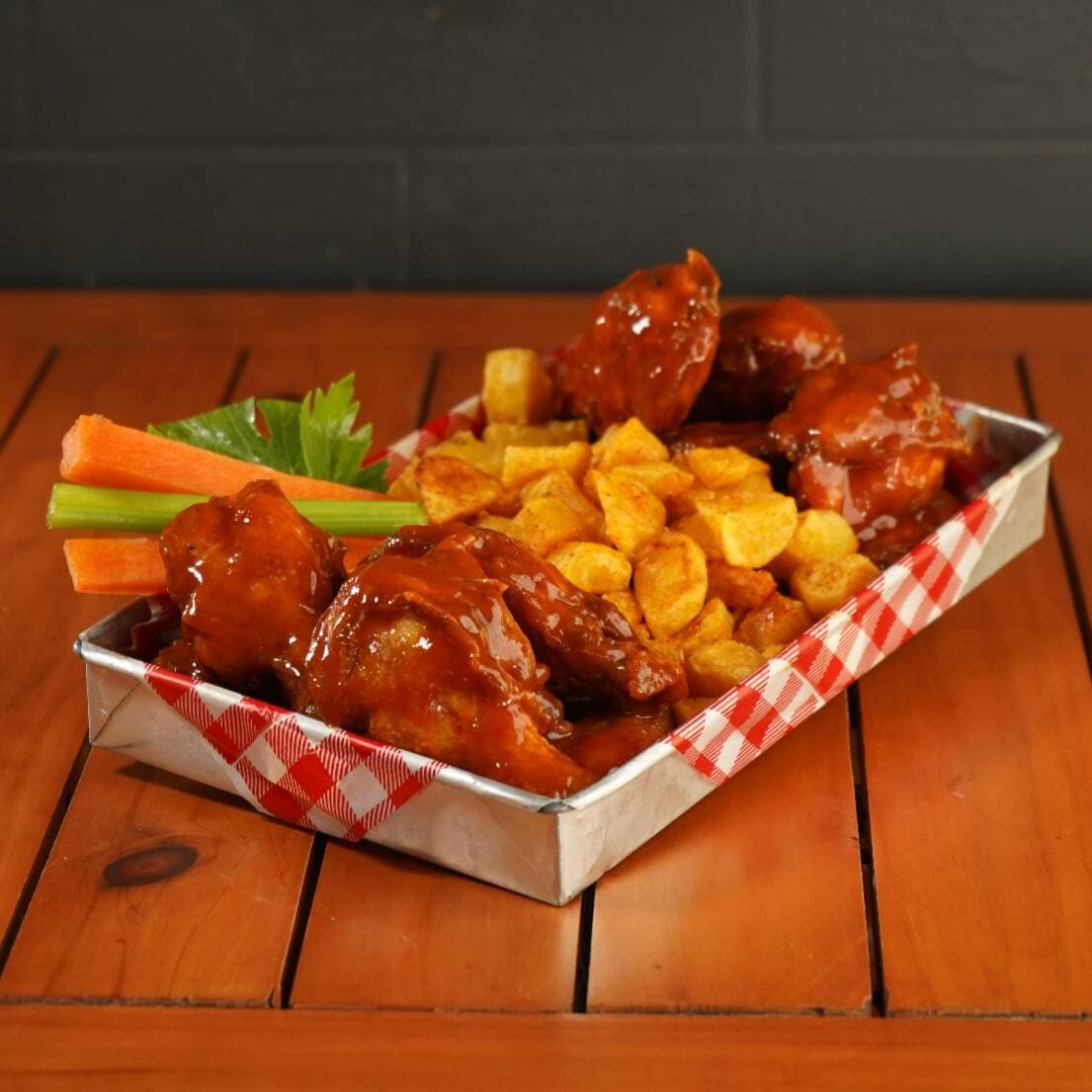 Combo 1 Alitas con Papas Criollas x 6 uds