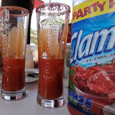 Clamato con Cerveza