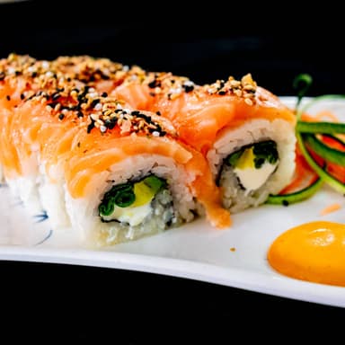 Combo-Salmón Roll+Arroz con Verduras+Jamaica