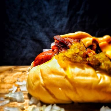 Hot Dog suizo con salsa chipotle (Peter Parker)