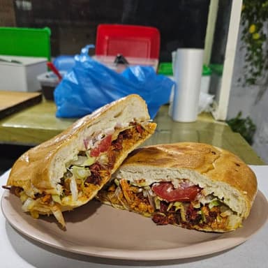 Torta de Pierna con Chorizo Chica