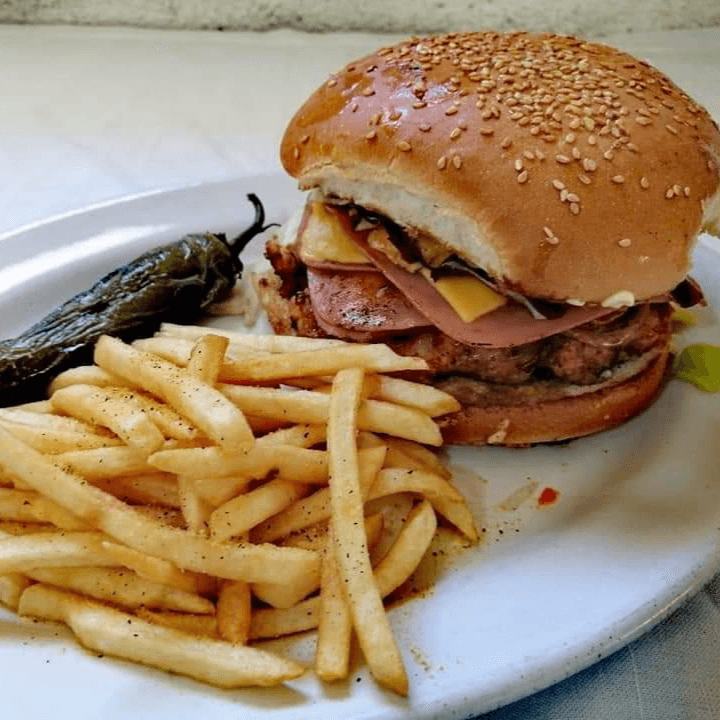Hamburguesa de Pescado con Papas