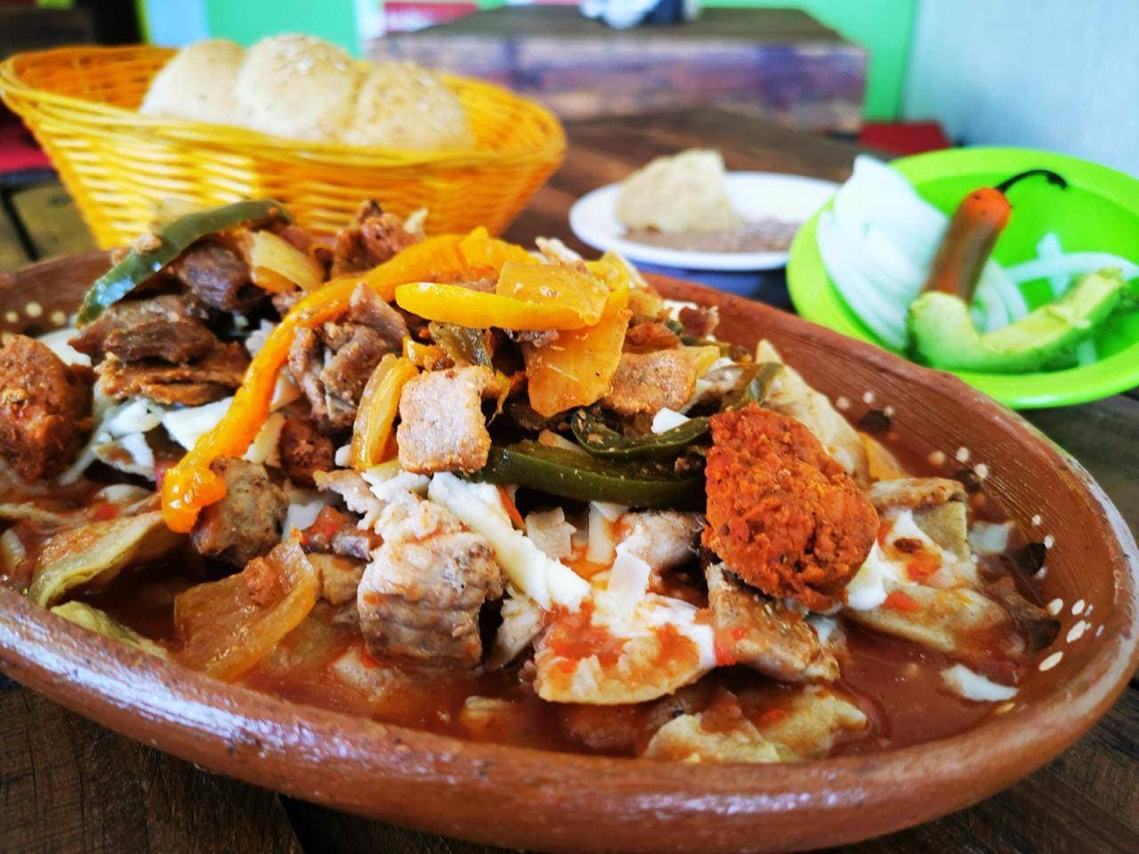 Chilaquiles con Alambre