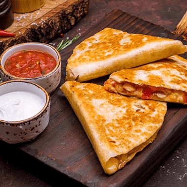 mega quesadilla de chorizo