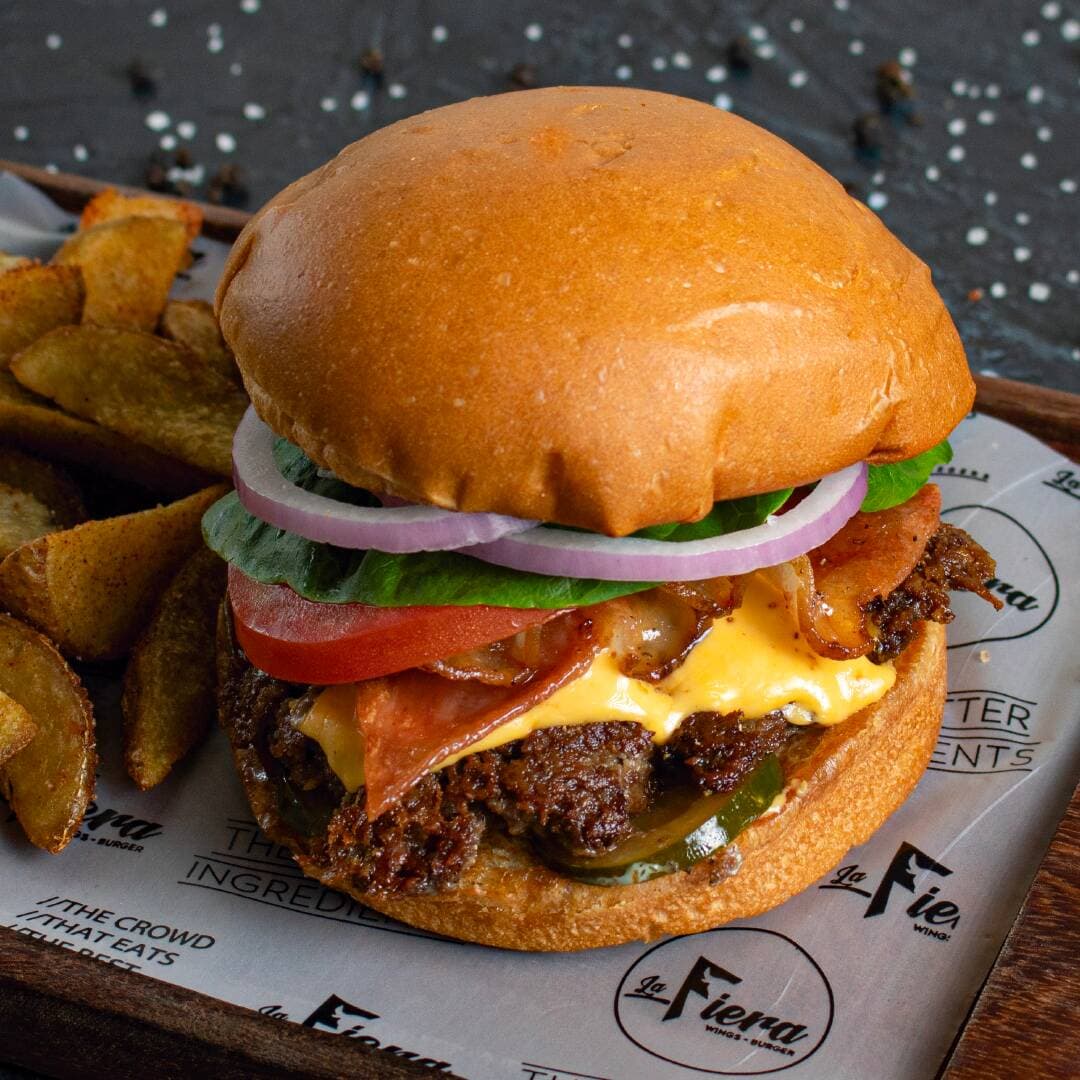 Cheeseburger & Bacon + Papas