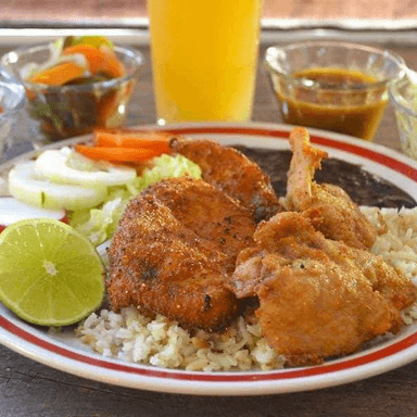 Milanesa de pollo + agua del dia