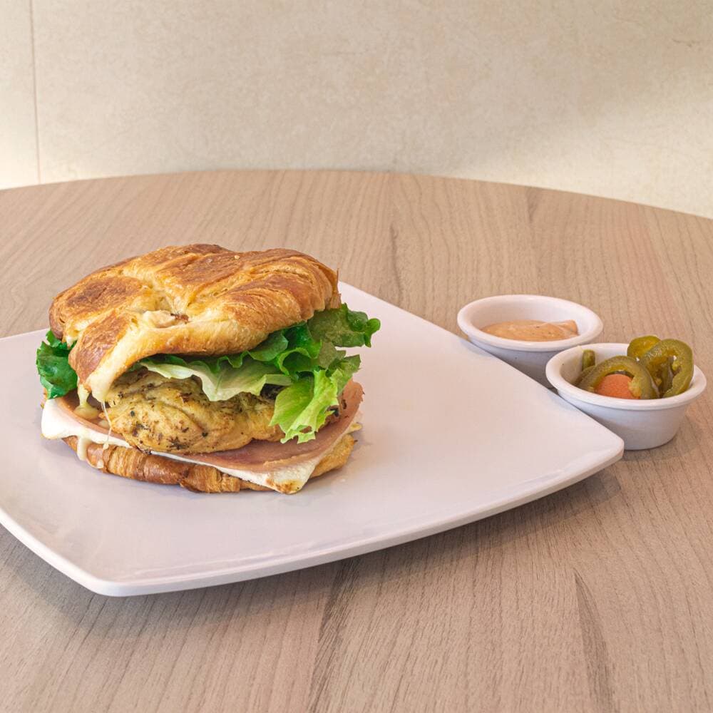 Croissant Pechuga de Pollo
