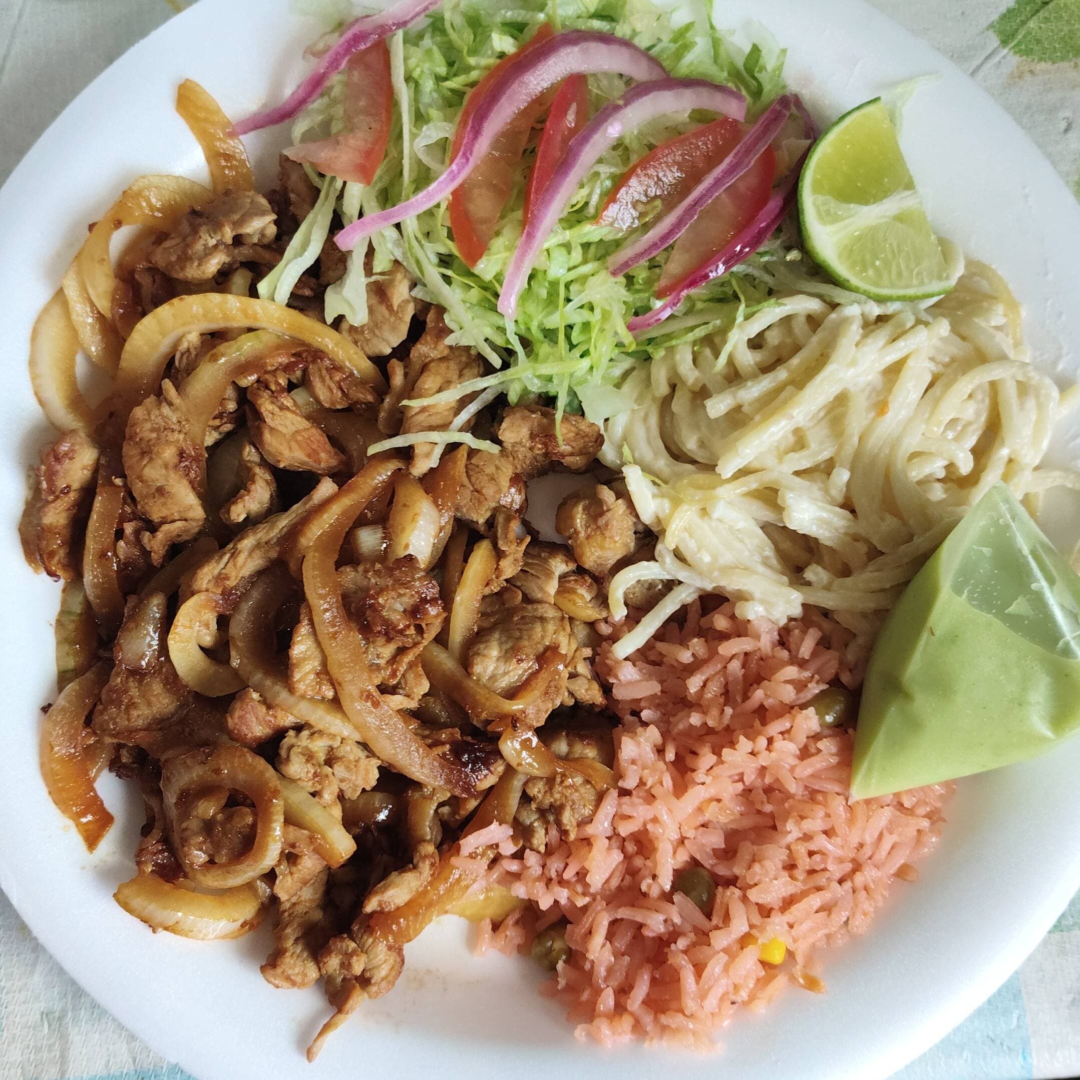 Bistec De Puerco Encebollado