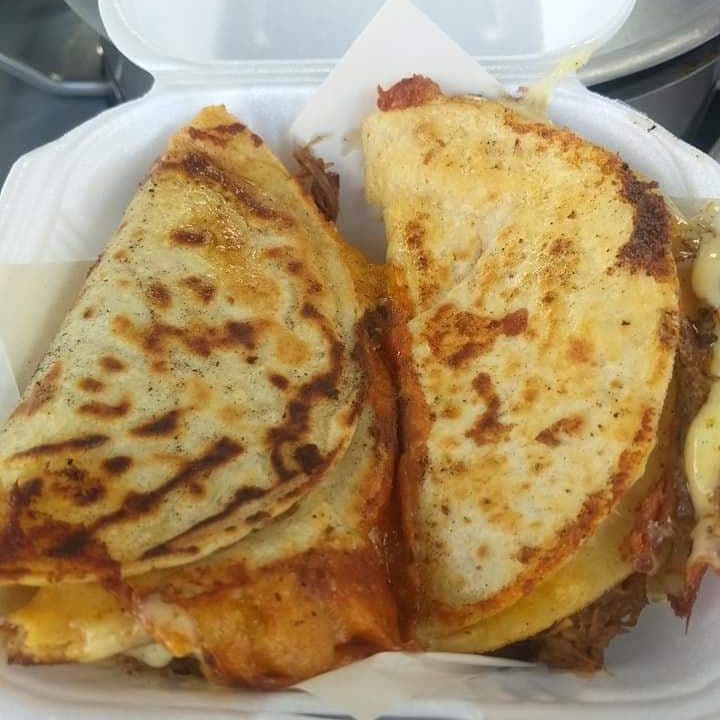 Taco dorado de birria.