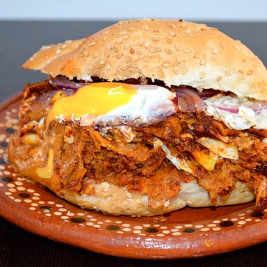 Megatorta Chilaquilessalsa Morena Huevo Estrellado