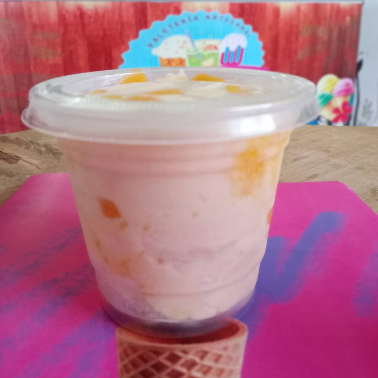 Helado yogurt con durazno
