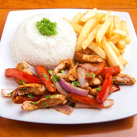 Pollo saltado