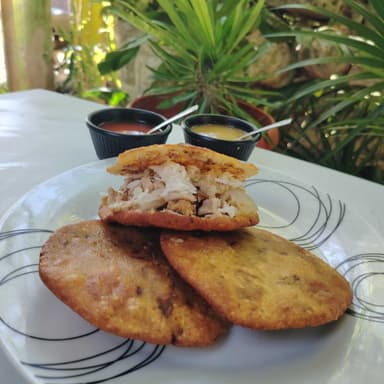 Gordita de Puyul Rellena de Asado