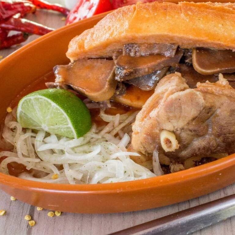 Torta ahogada de lengua con buche