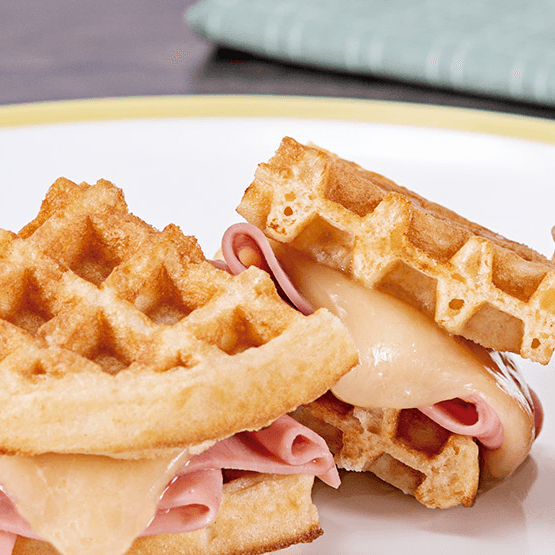 Waffle con Jamón, Piña y Manchego.