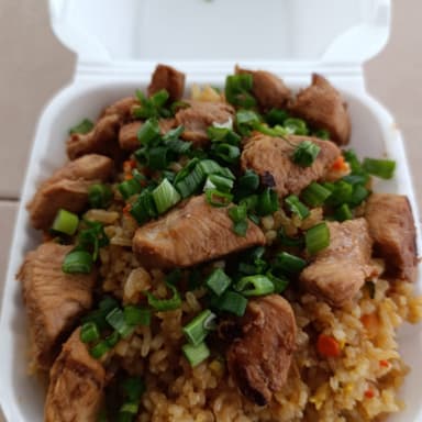 YAKIMESHI DE POLLO