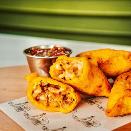 EMPANADA DE PLATANO MACHO CON QUESO