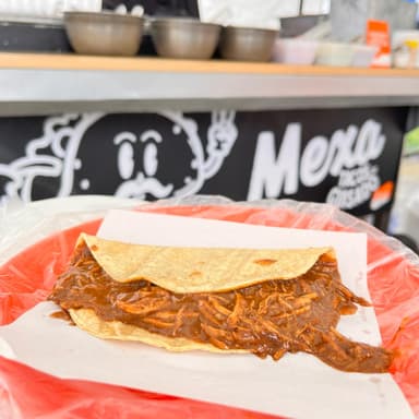 Taco de Pollo en Mole