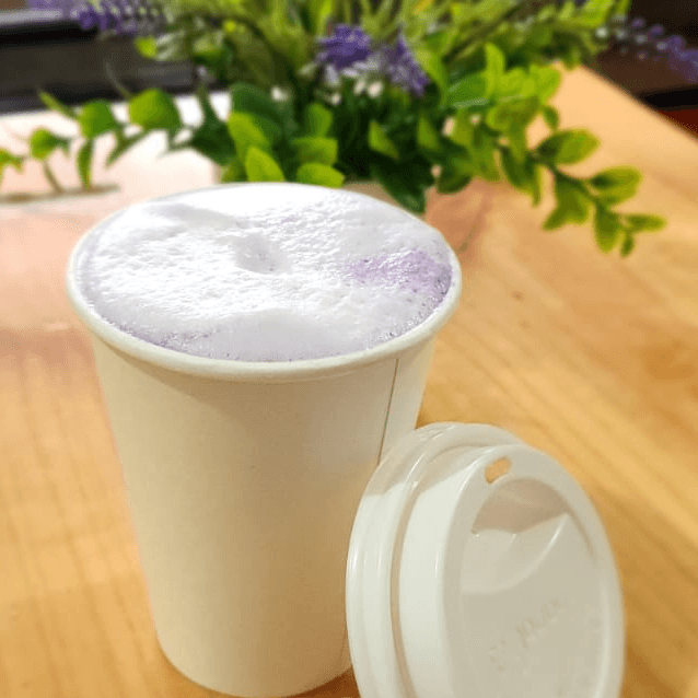 Taro latte caliente