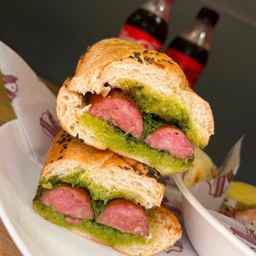 Choripán con Chorizo Argentino y POSTOBÓN 400 Ml