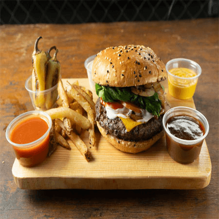 Hamburguesa Peon + Papas Fritas + Bebida.
